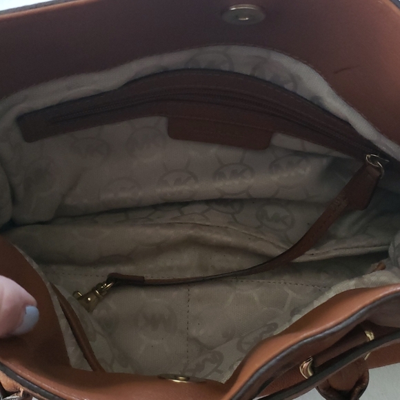 Michael Kors Handbag & Matching wallet - Picture 2 of 8